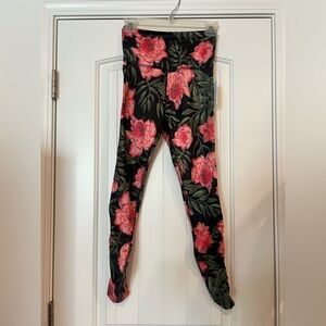 Beyond Yoga Black and Pink Floral Leggings Size Small NWT